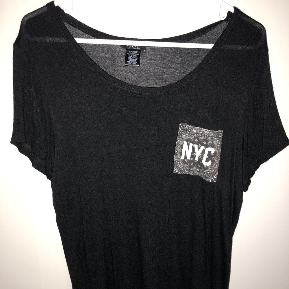 Rue 21 Black Flowy “NYC” Pocketed Tee size L